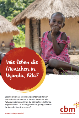 Portrait eines lächelnden Mädchens im pinkfarbenen Kleid
