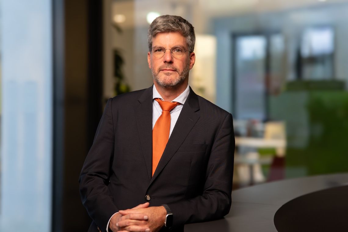 Mann in Anzug und Krawatte