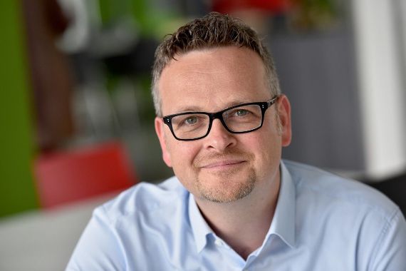 Porträt eines Mannes mit Brille